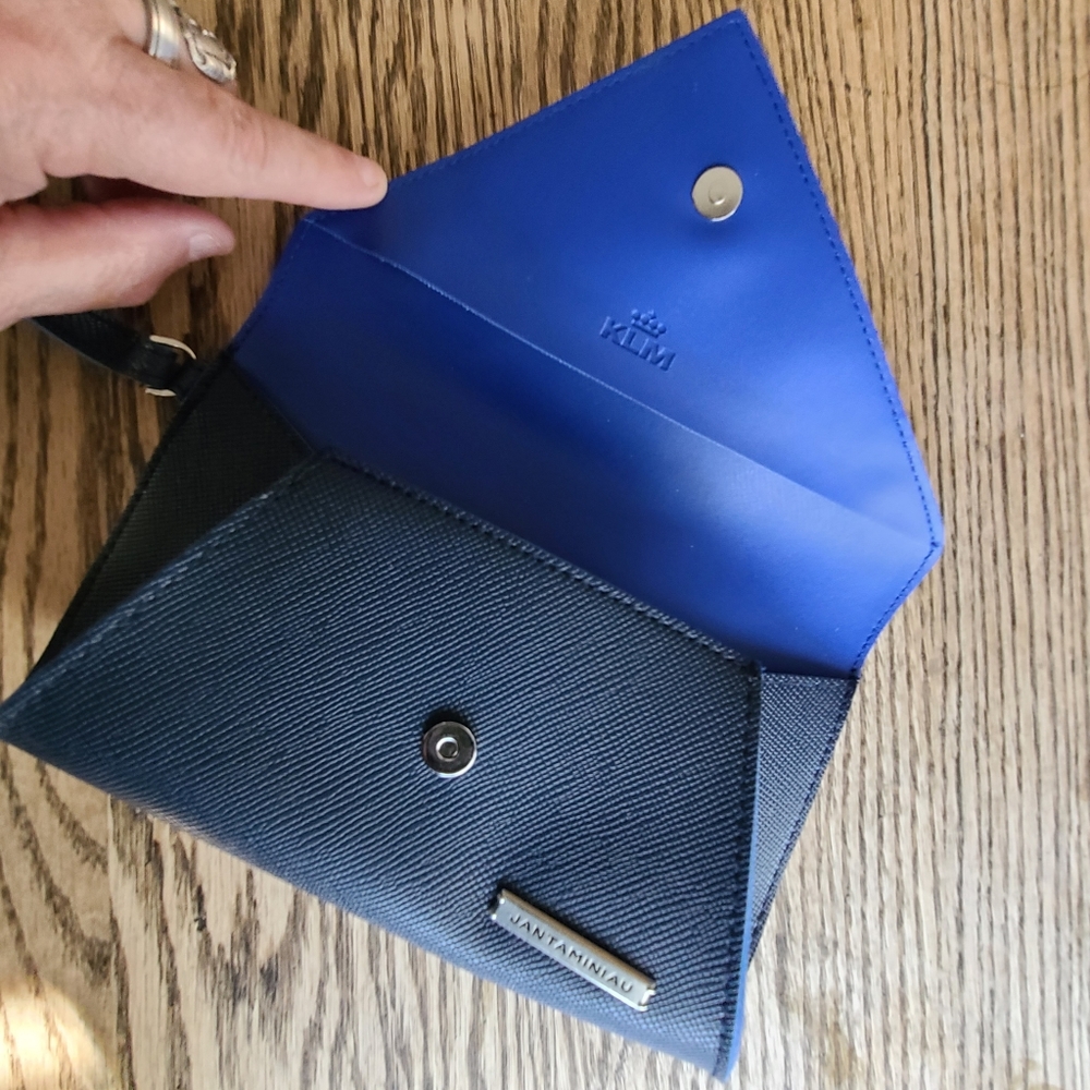 Jantaminau KLM Blue Vinyl Clutch